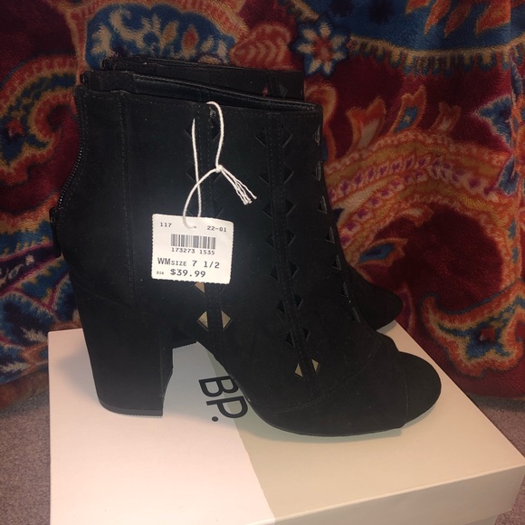 Black open toed heeled booties - Picture 3 of 6